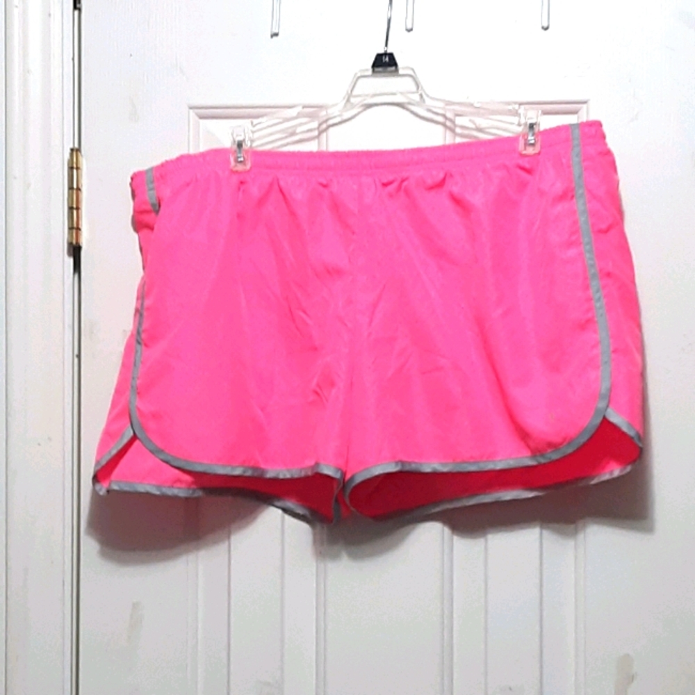 Activewear pink shorts